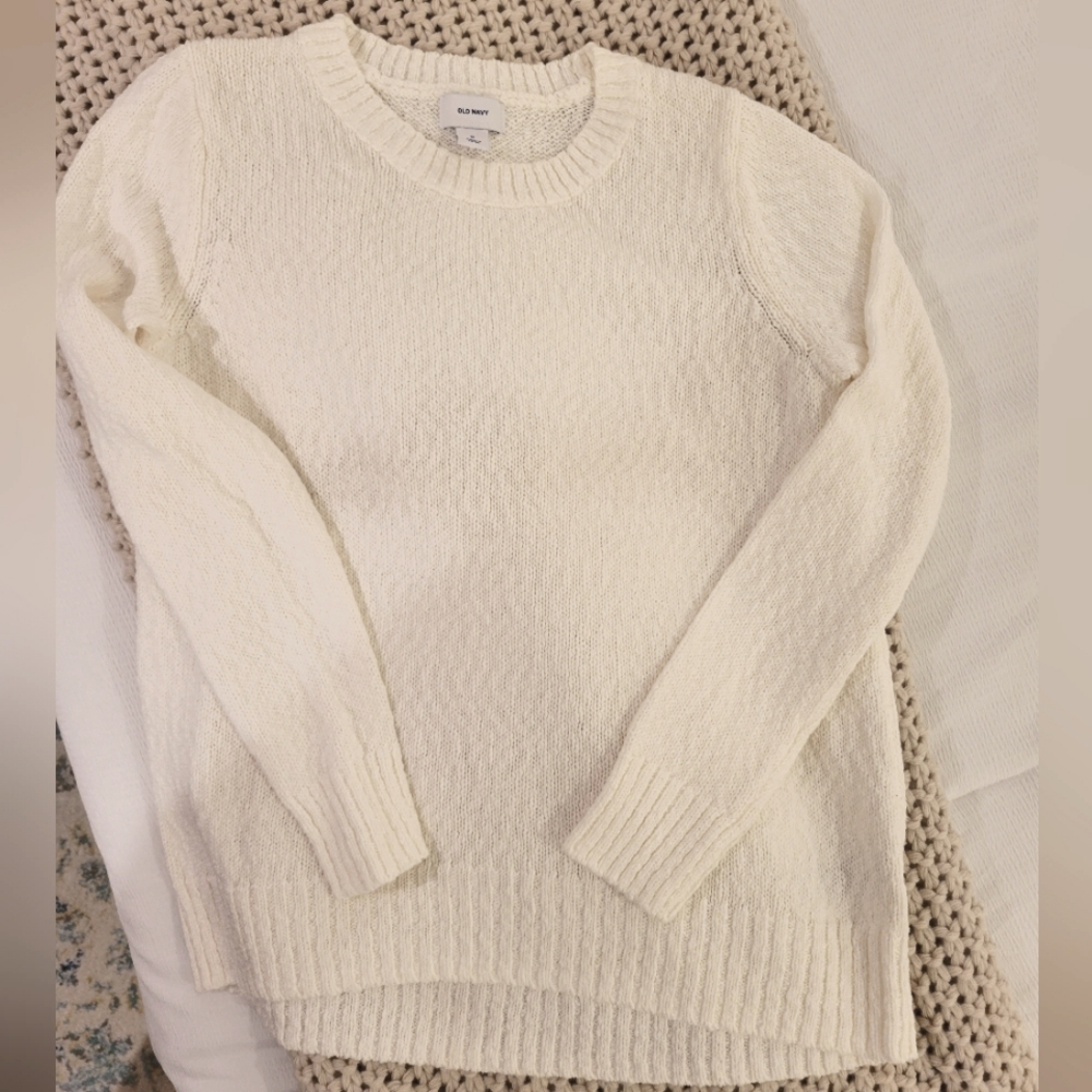 White/Ivory Old Navy Knit Sweater Size Medium